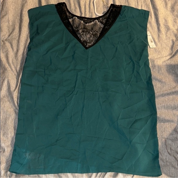 Bisou Bisou Teal Black Lace Detail Sleeveless V-neck Blouse - Picture 3 of 5